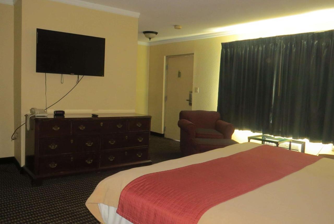 Travelodge By Wyndham Stratton Buitenkant foto